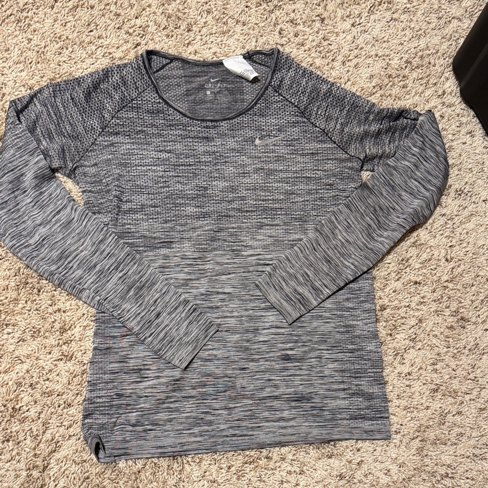 Nike Dri-FIT Black and White Patterned Top